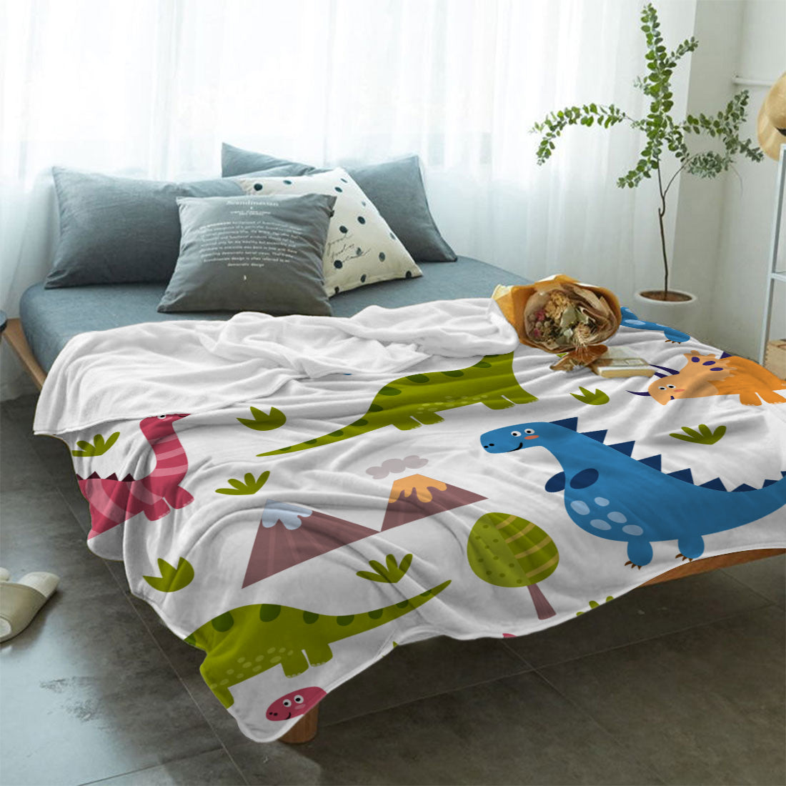 🦖 Dino-Mite Snuggle Buddy: Super Soft Fleece Baby Blanket for Your Inner Baby 🦖